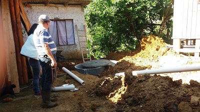 Instalação das fossas septicas no Morro da Boa Vista, Jaraguá do Sul (SC)