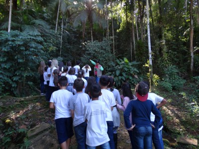 Projeto BrazilFoundation - Estudantes na trilha interpretativa